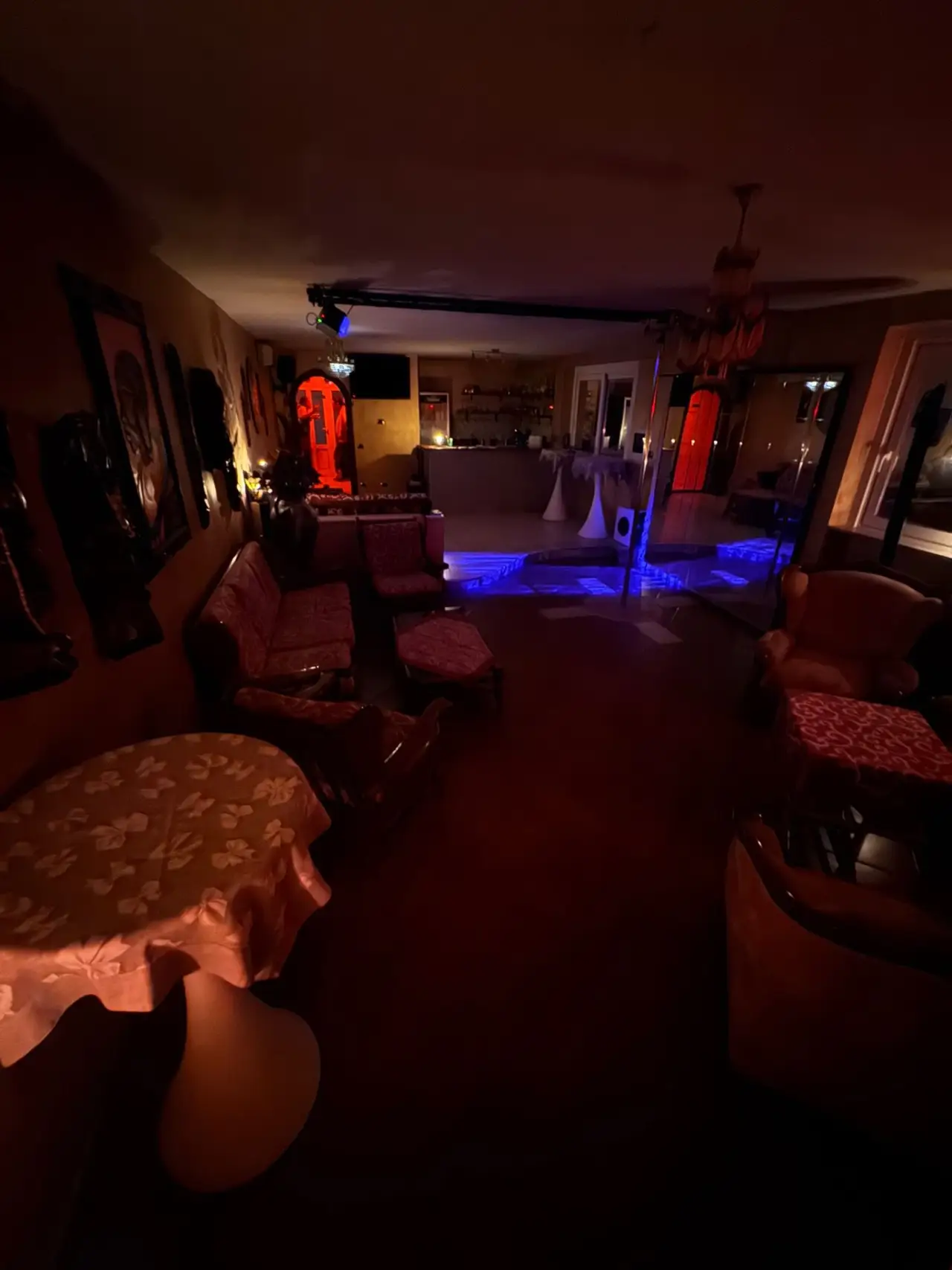 Lounge & bar